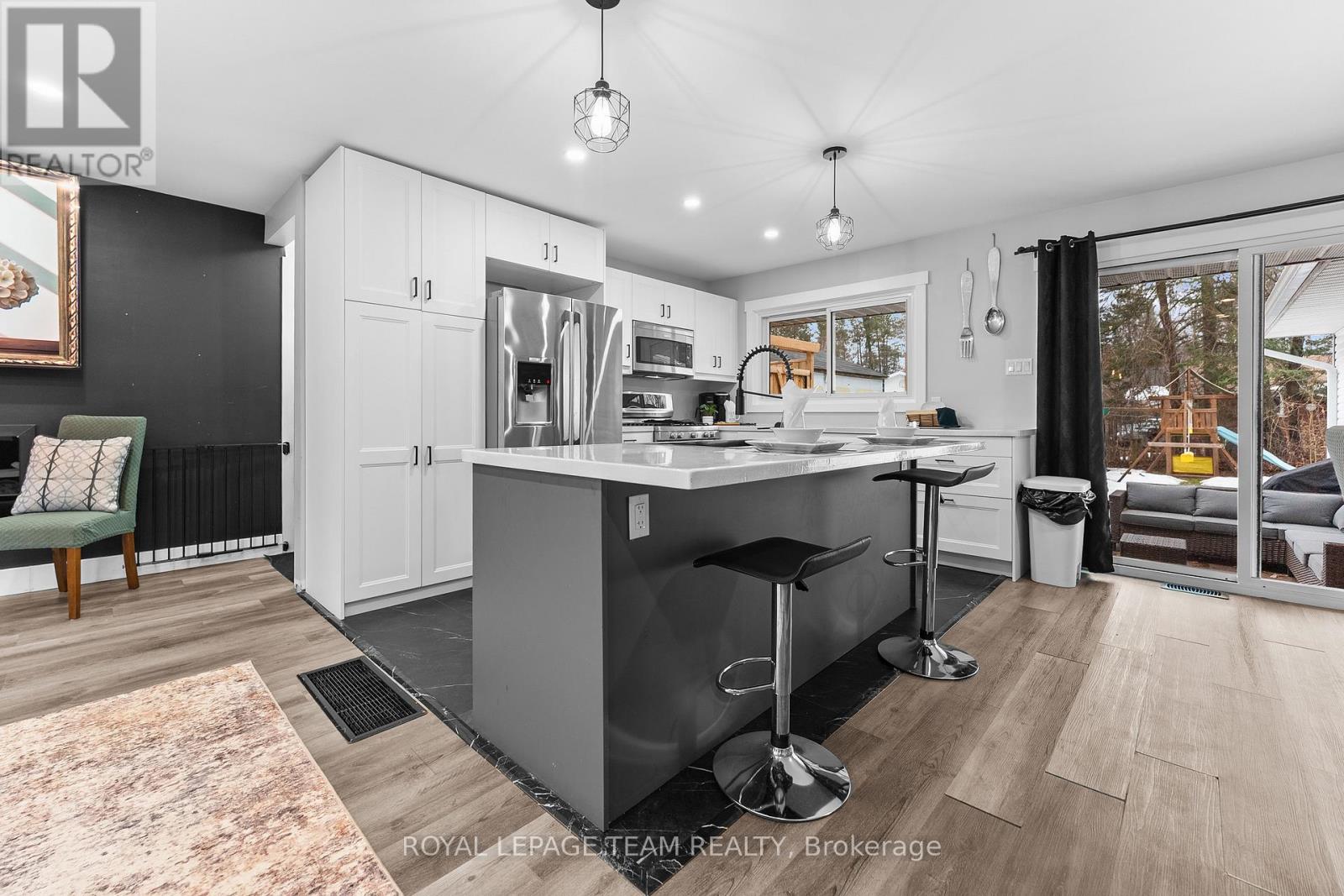 25 FRONTENAC CRESCENT - Image 14
