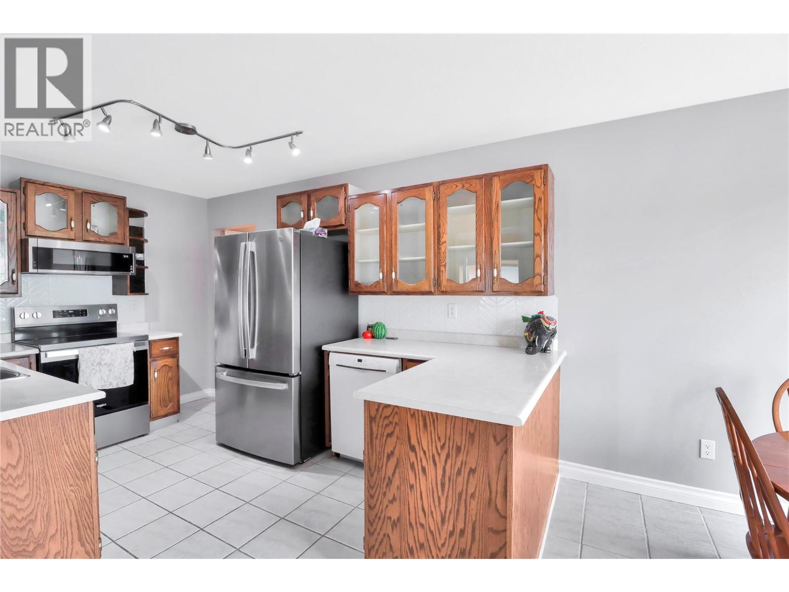 1708 MT NELSON Crescent - 15