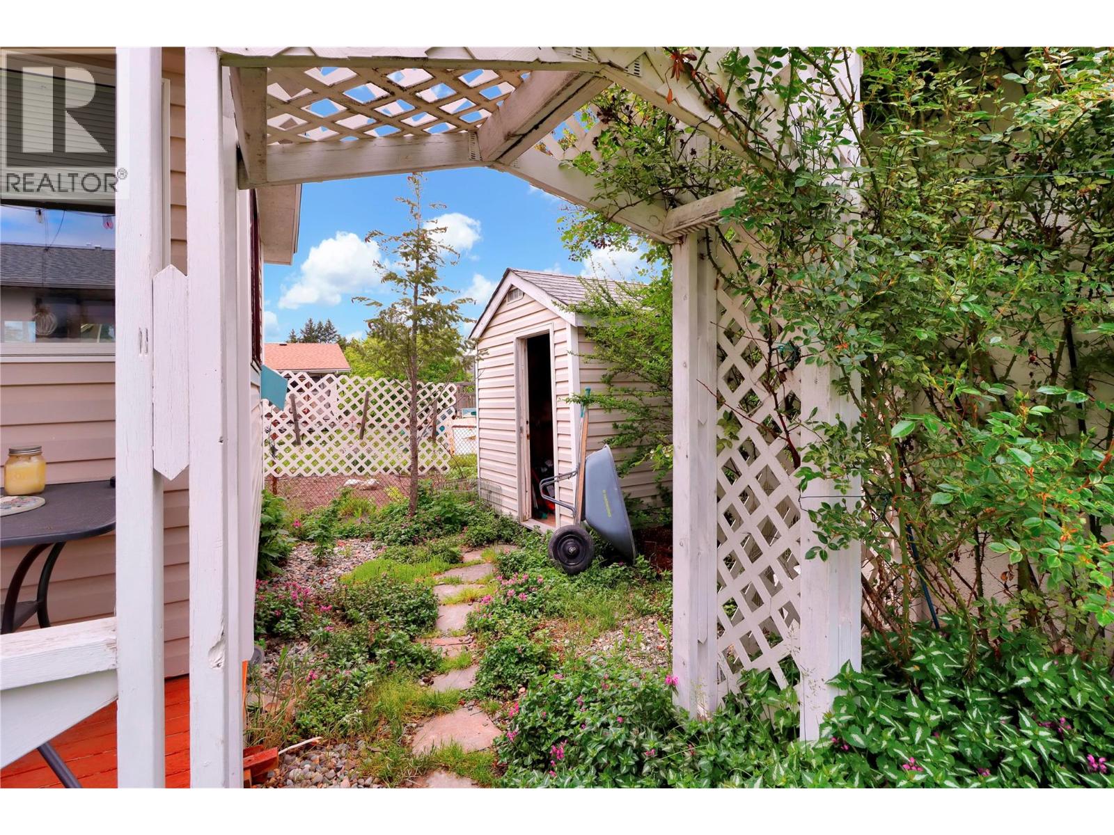 1708 MT NELSON Crescent - 37