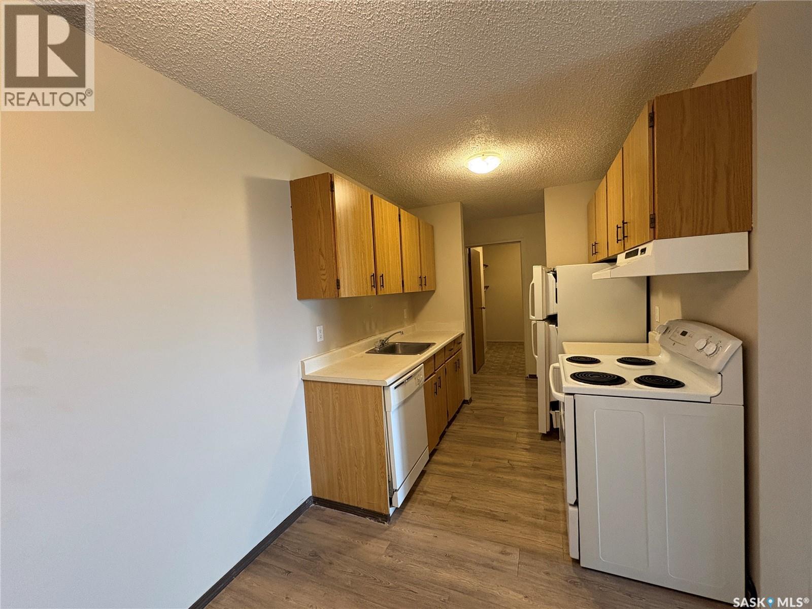 #303 1140 9th AVENUE NE - 3