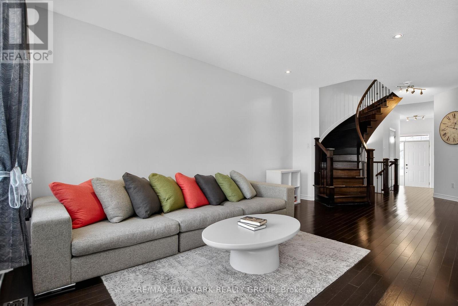 450 SULTAN STREET - 11