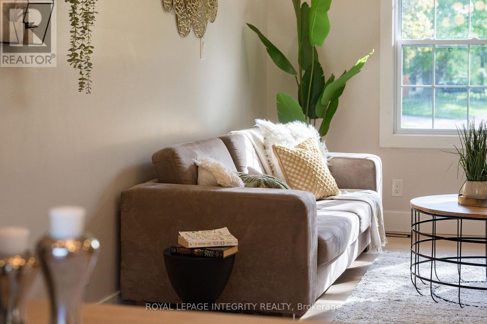 53 OVERLAKE DRIVE - 10