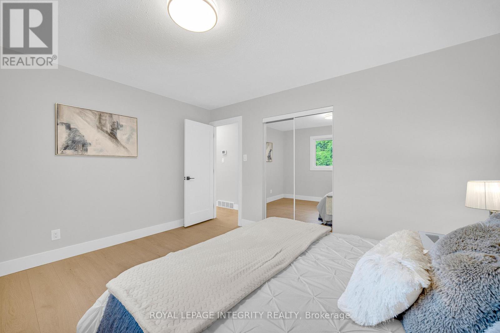 53 OVERLAKE DRIVE - 24