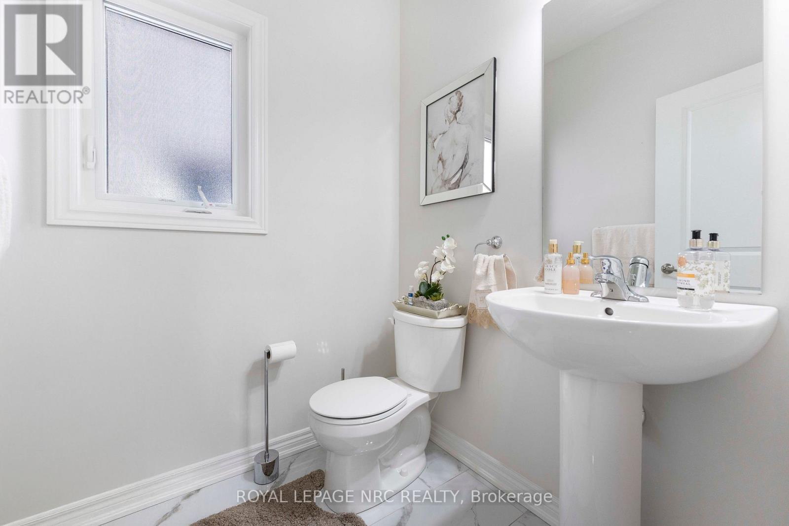 12 SWAN AVENUE - 19