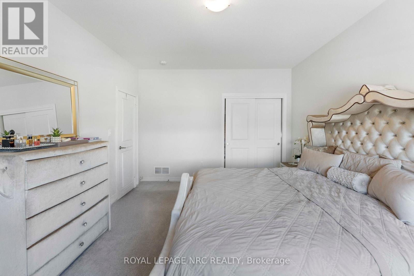 12 SWAN AVENUE - 25
