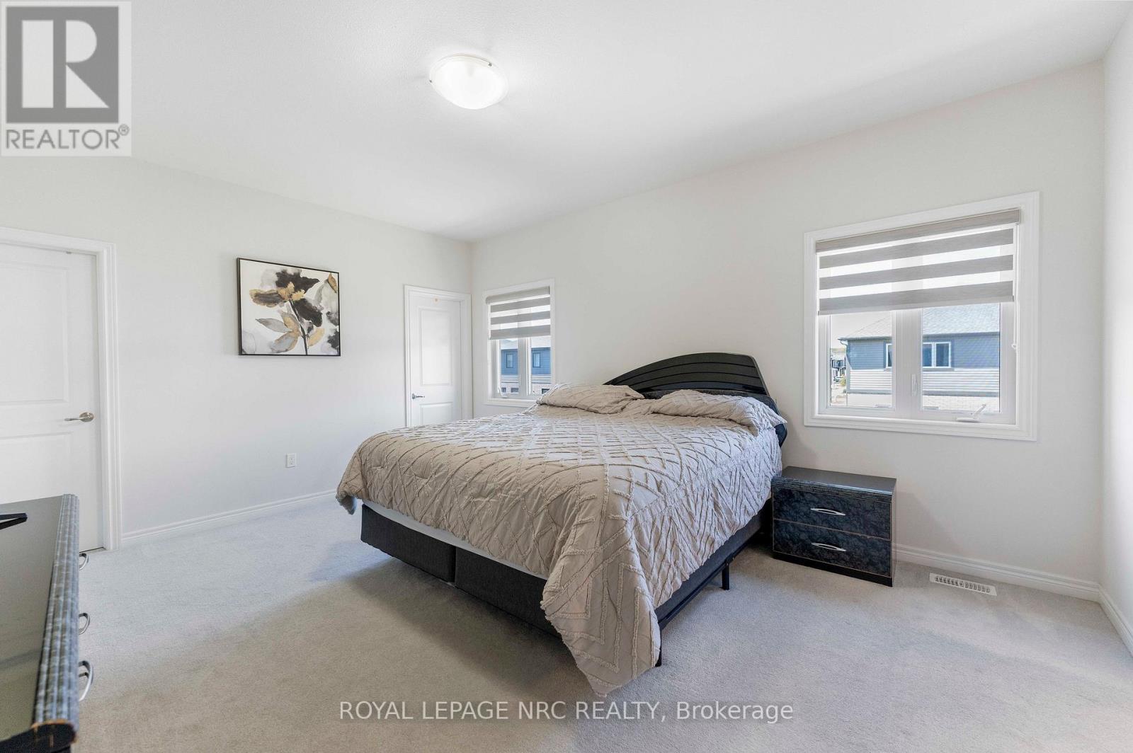 12 SWAN AVENUE - 30