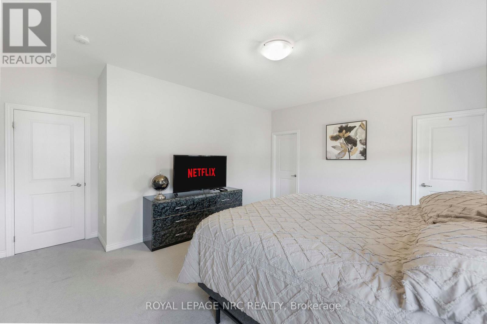 12 SWAN AVENUE - 31