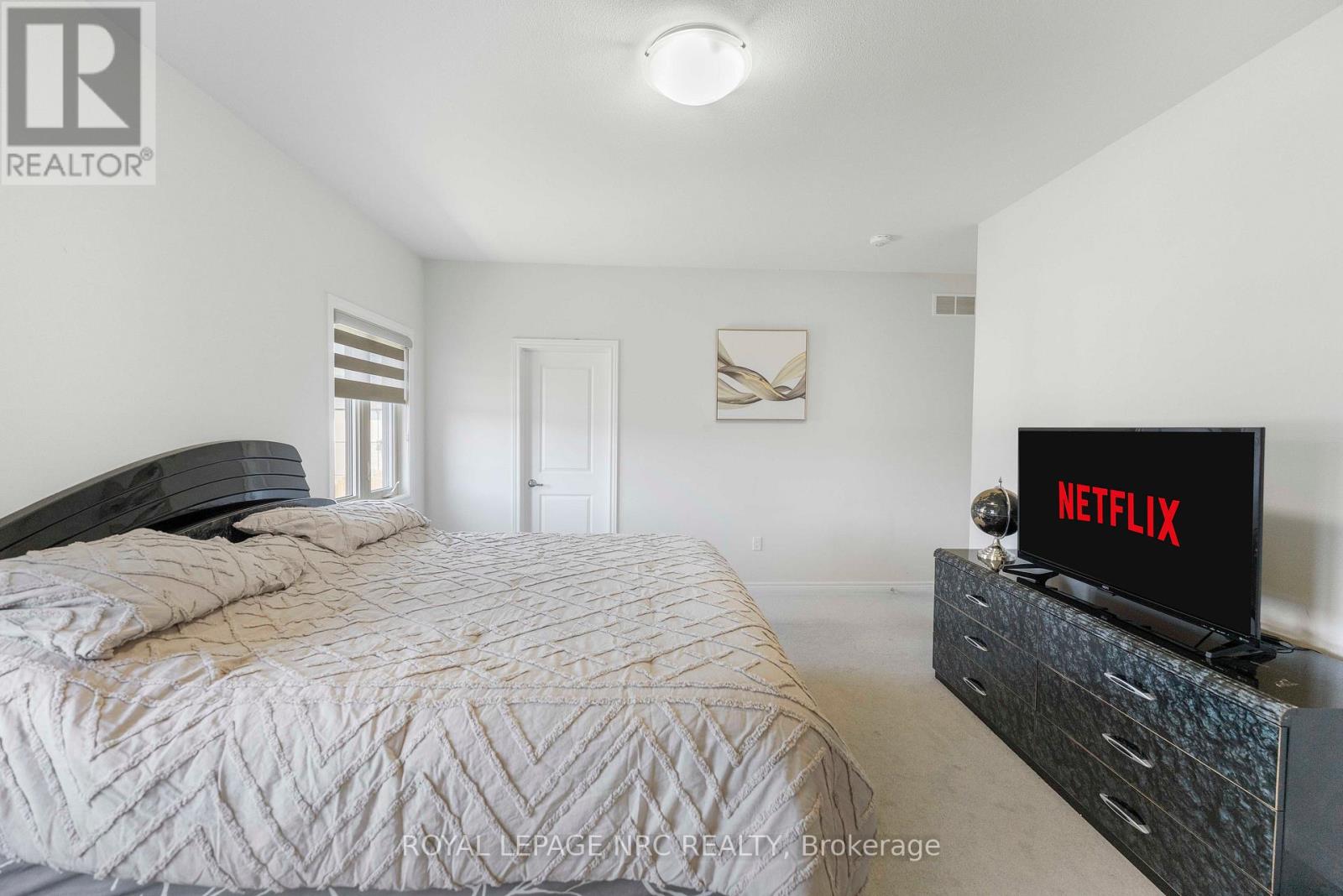 12 SWAN AVENUE - 32