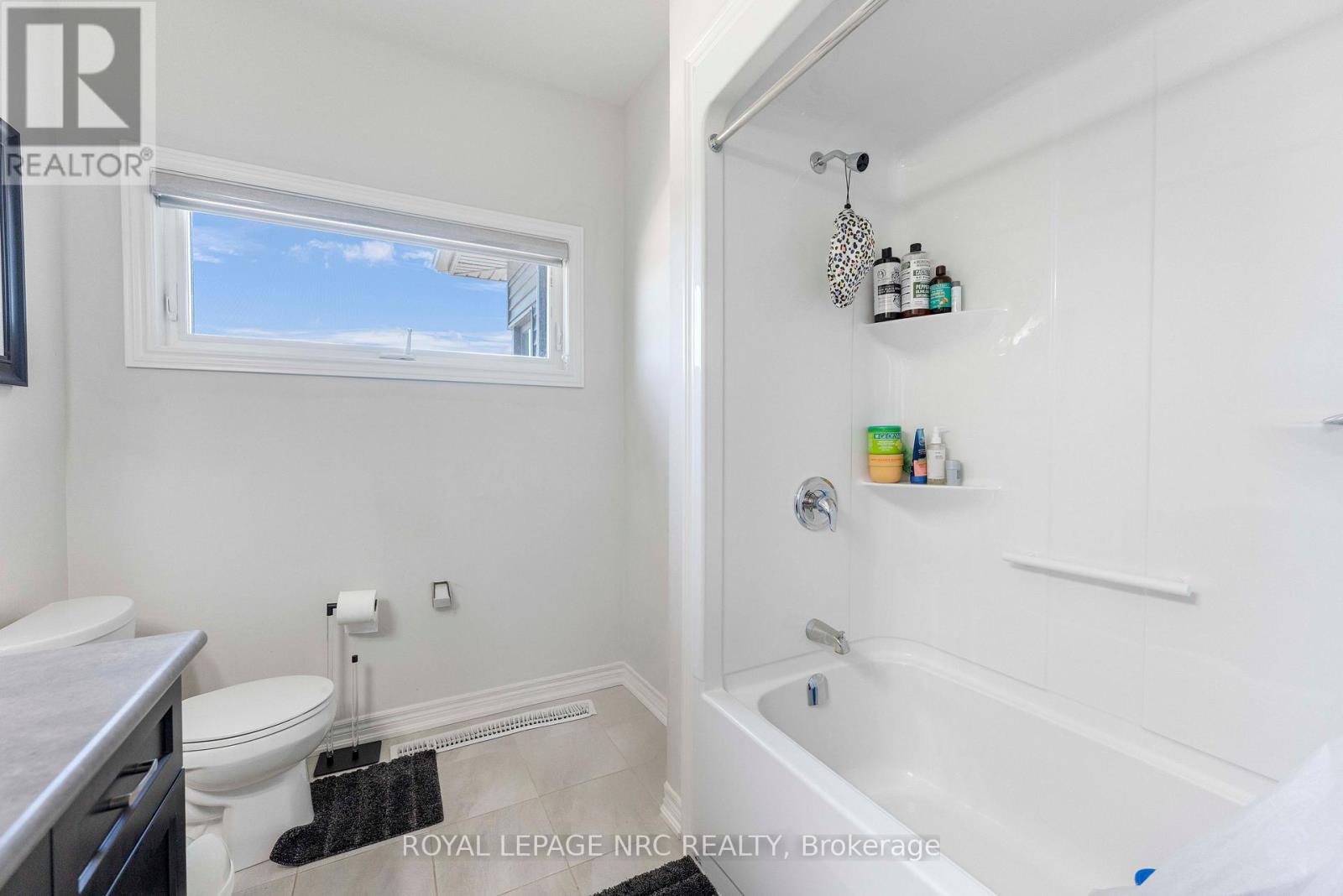 12 SWAN AVENUE - 35