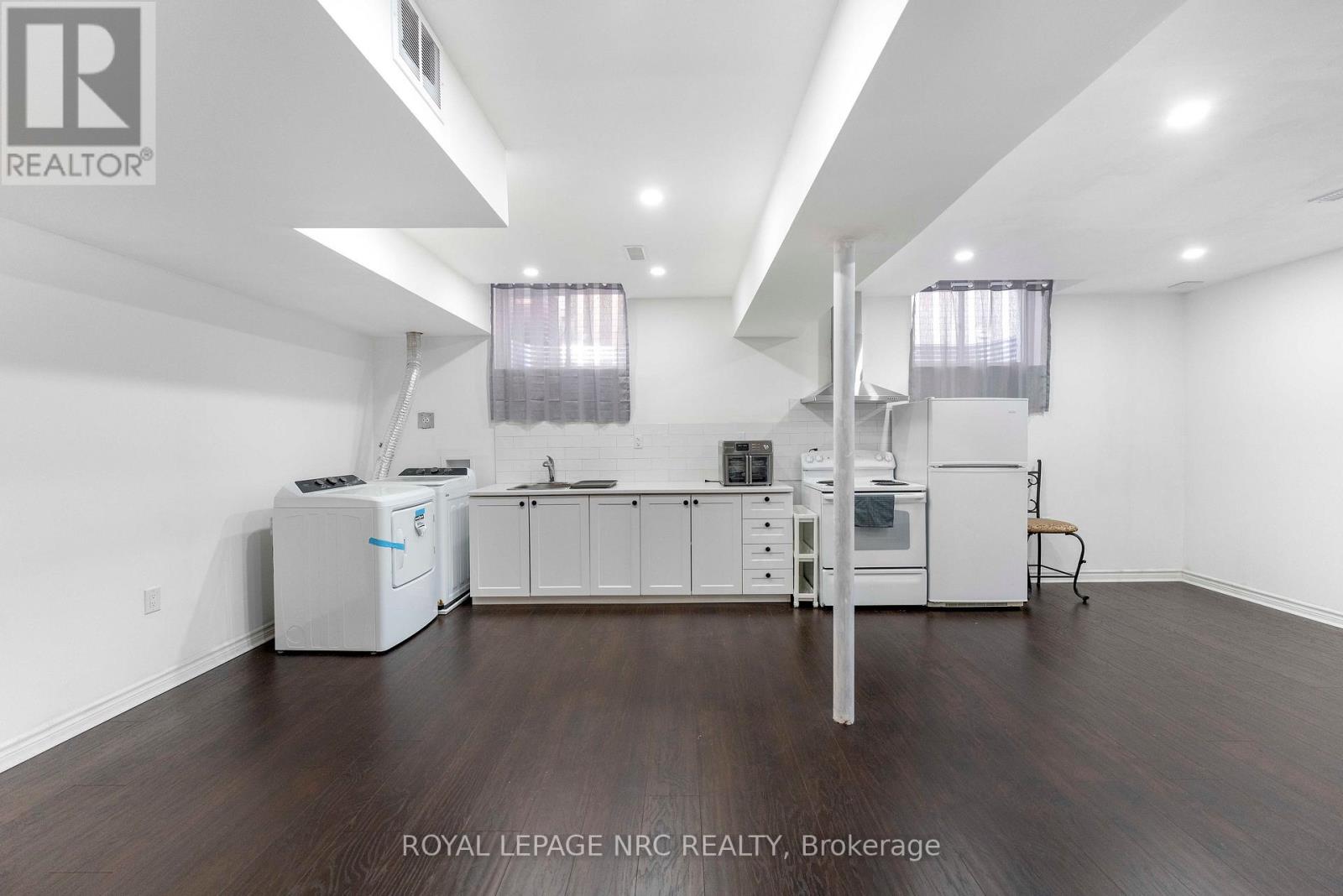 12 SWAN AVENUE - 38