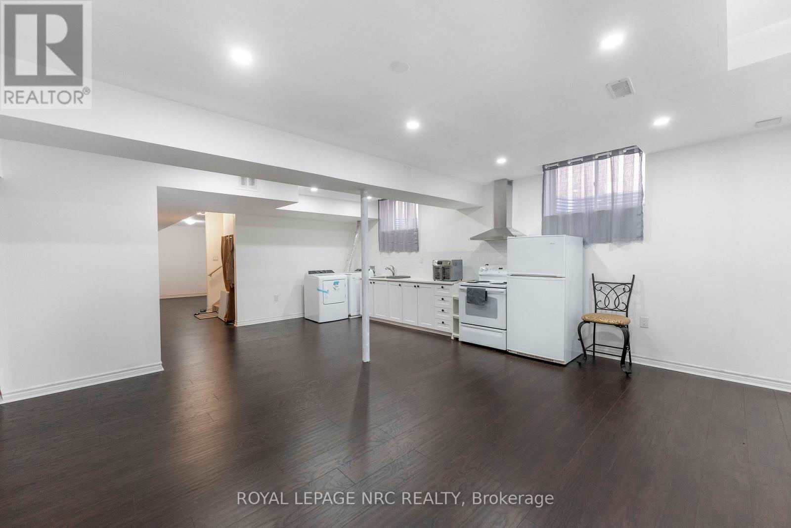 12 SWAN AVENUE - 39
