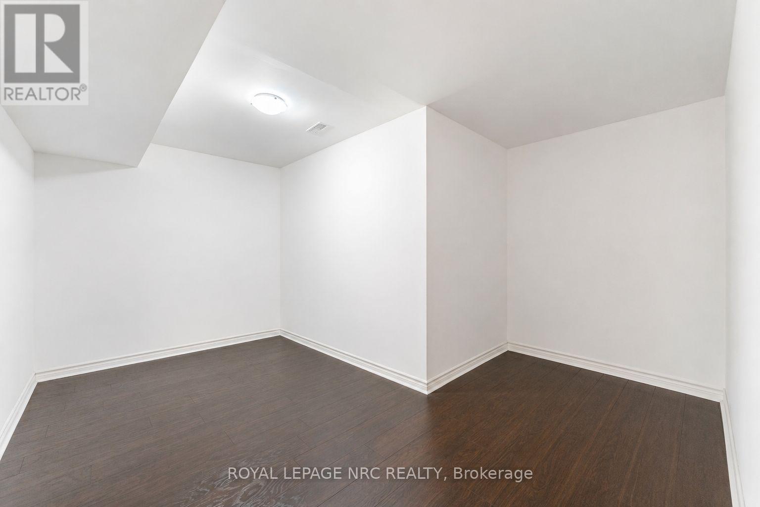12 SWAN AVENUE - 40
