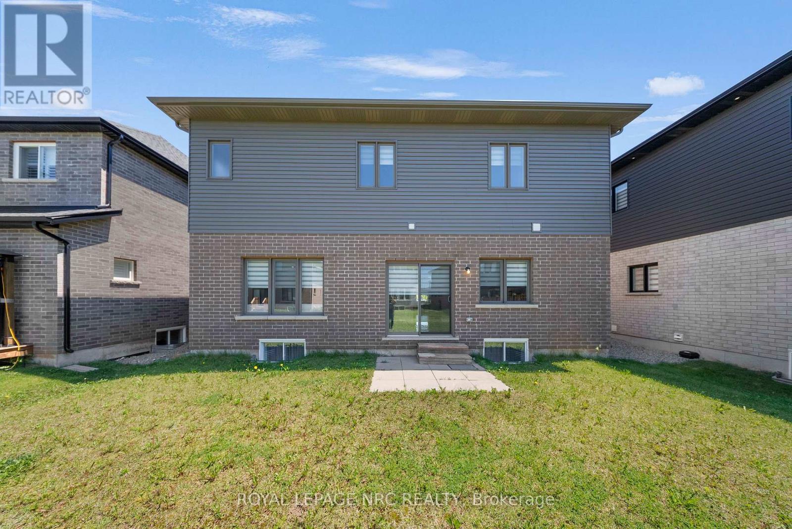 12 SWAN AVENUE - 46