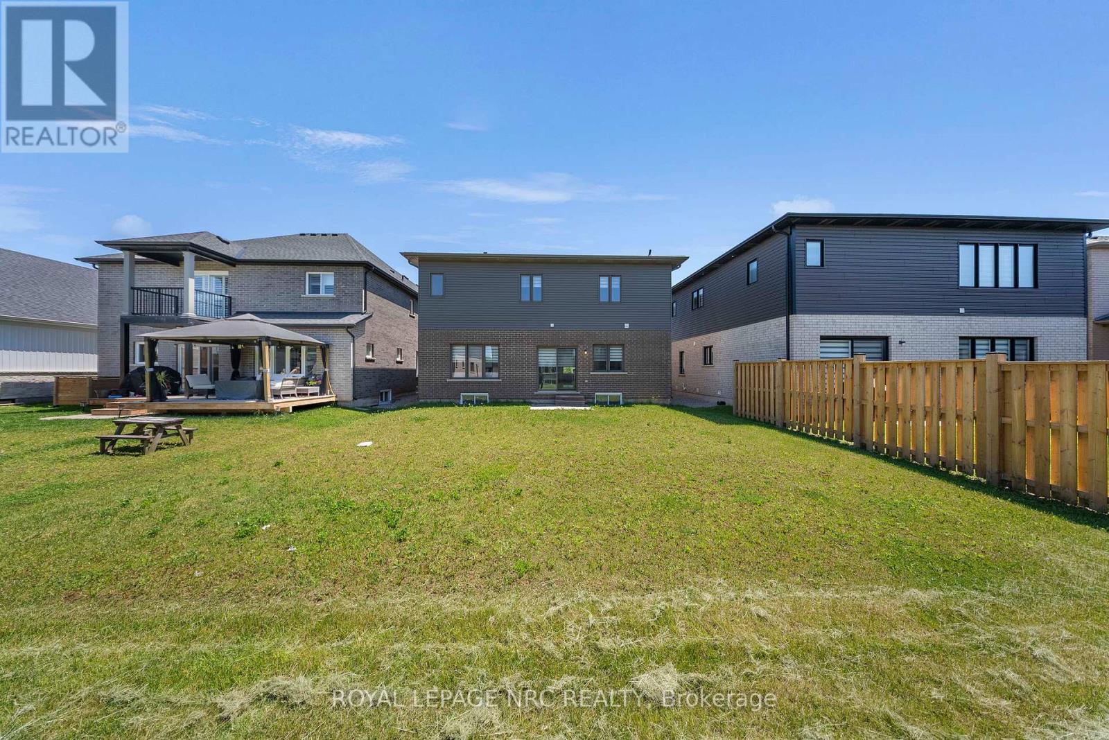 12 SWAN AVENUE - 47