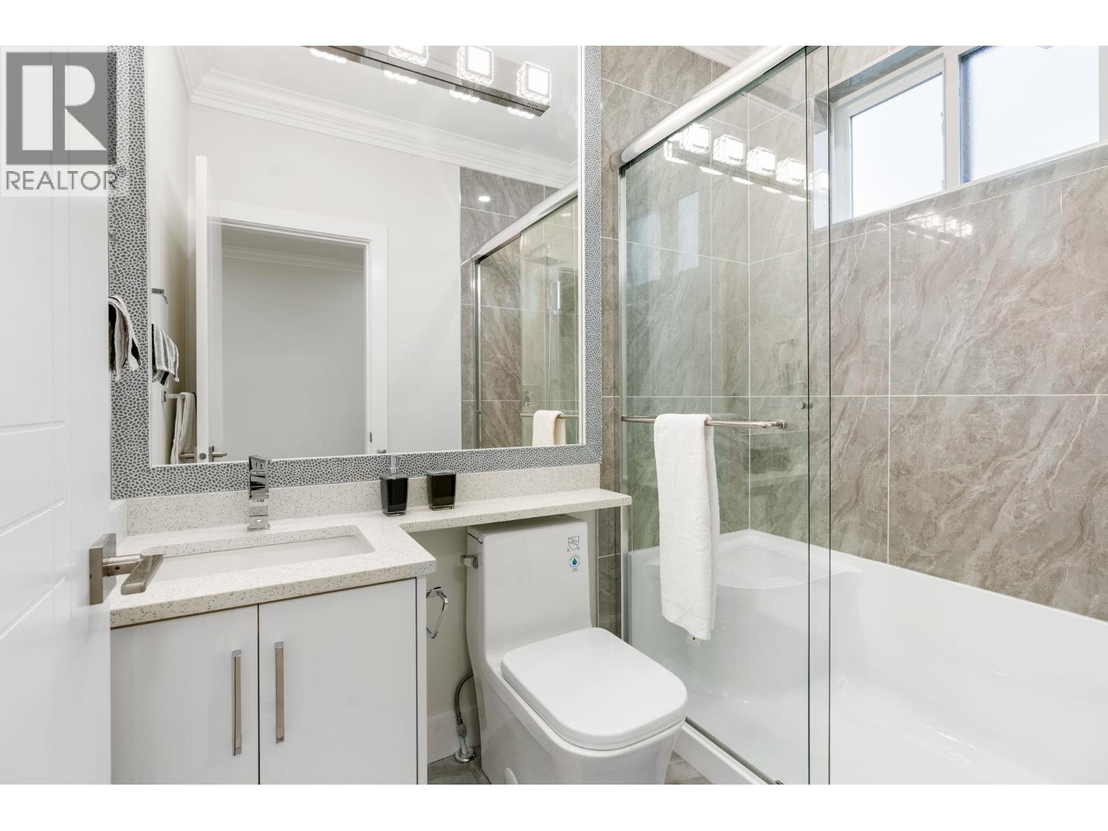 2 8464 15TH AVENUE, Burnaby