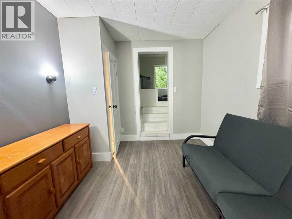 640 12 Street N - 16