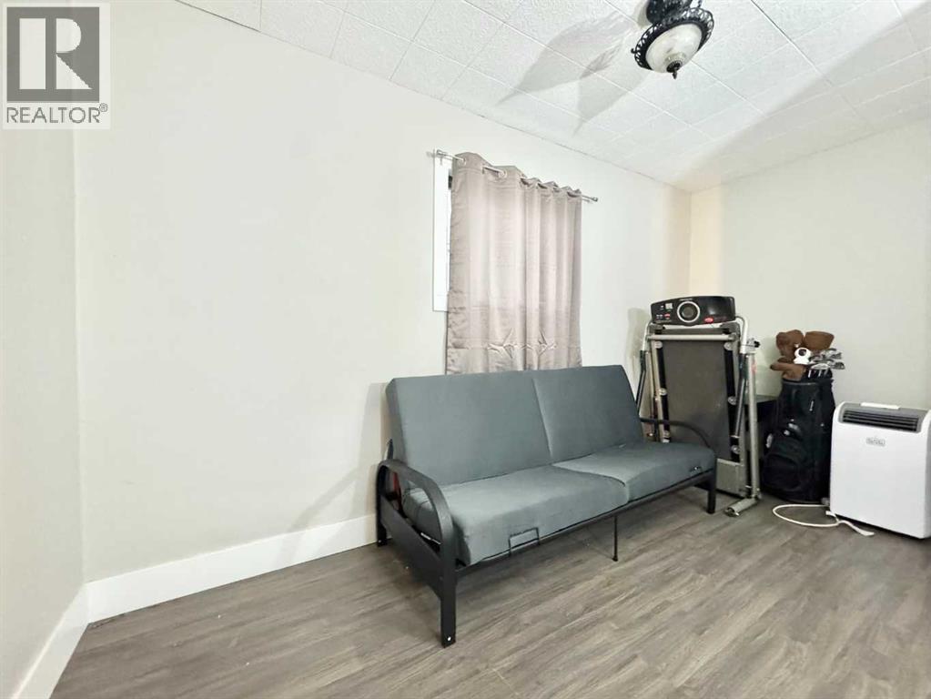 640 12 Street N - 14