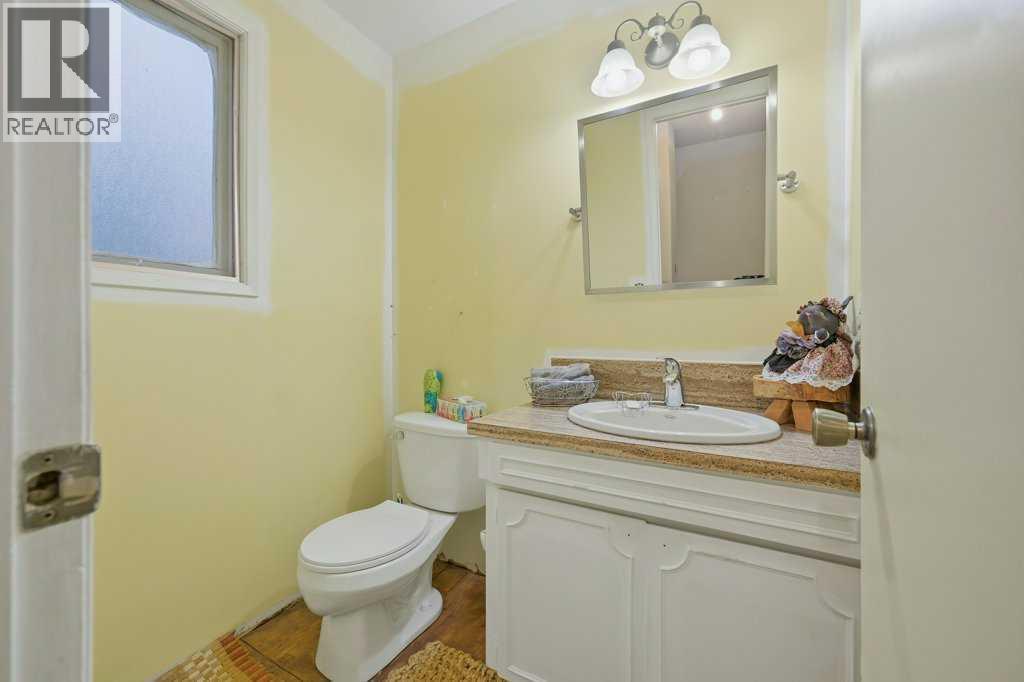 9824 19 Street SW - 18