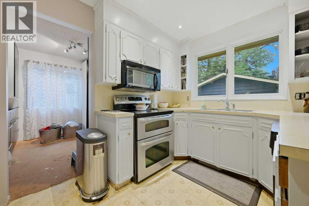 9824 19 Street SW - 8