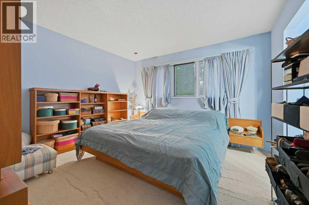 9824 19 Street SW - 22