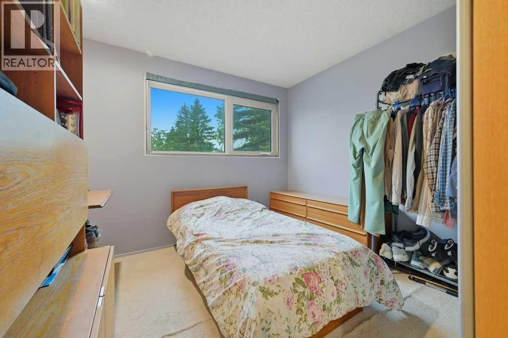 9824 19 Street SW - 20