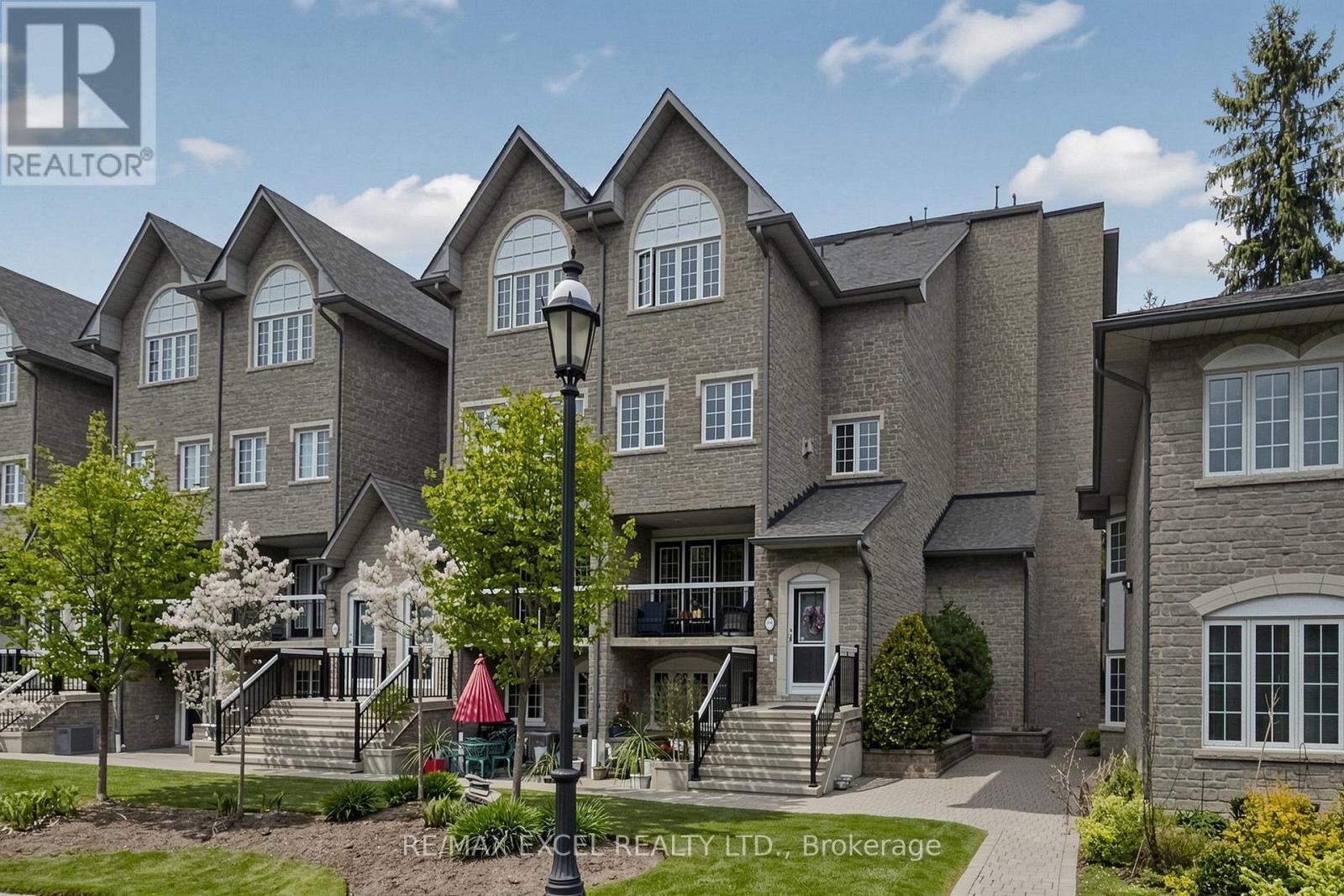 #206 1995 ROYAL ROAD - Image 2