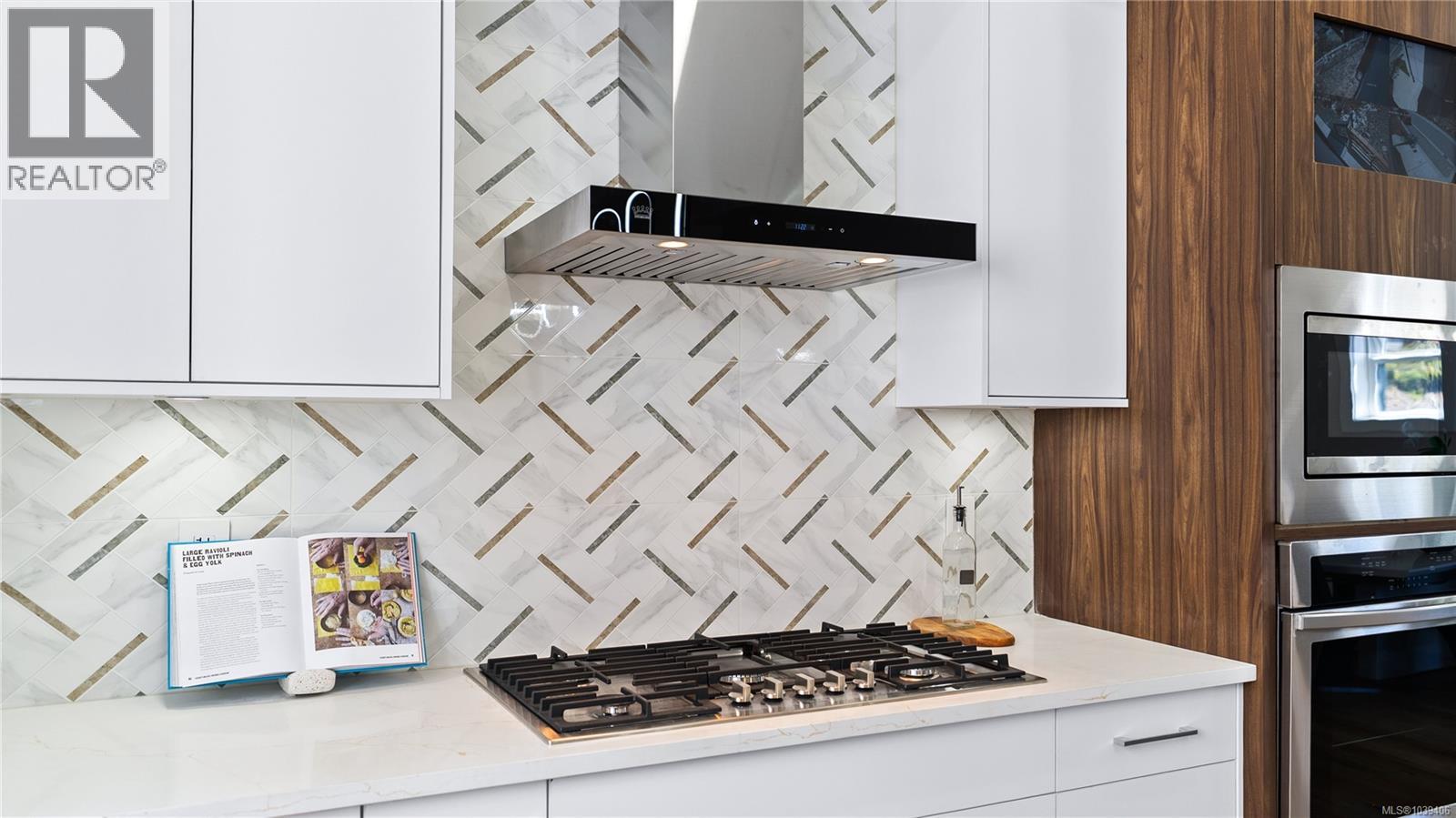  2210 Archer Gate, Langford