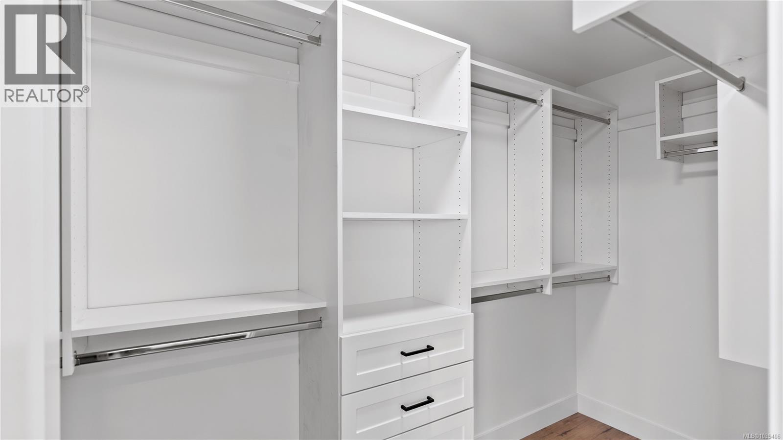  2210 Archer Gate, Langford