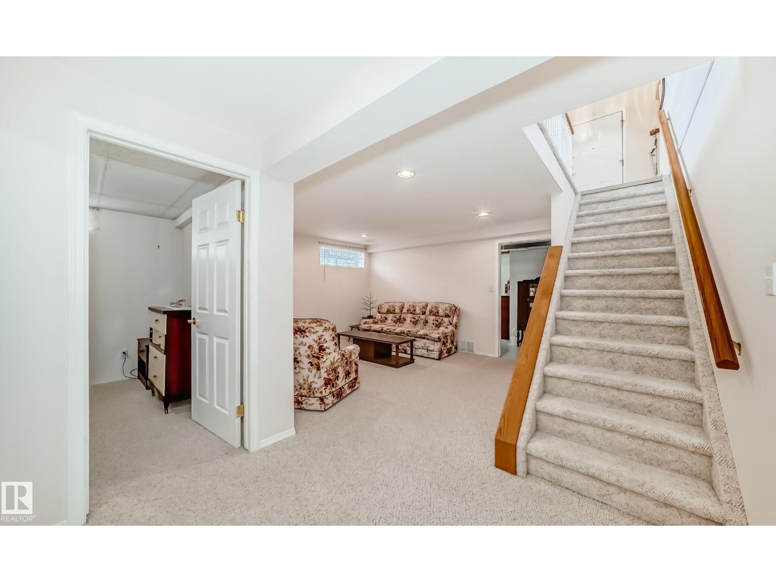 #49 9718 176 ST NW - 36