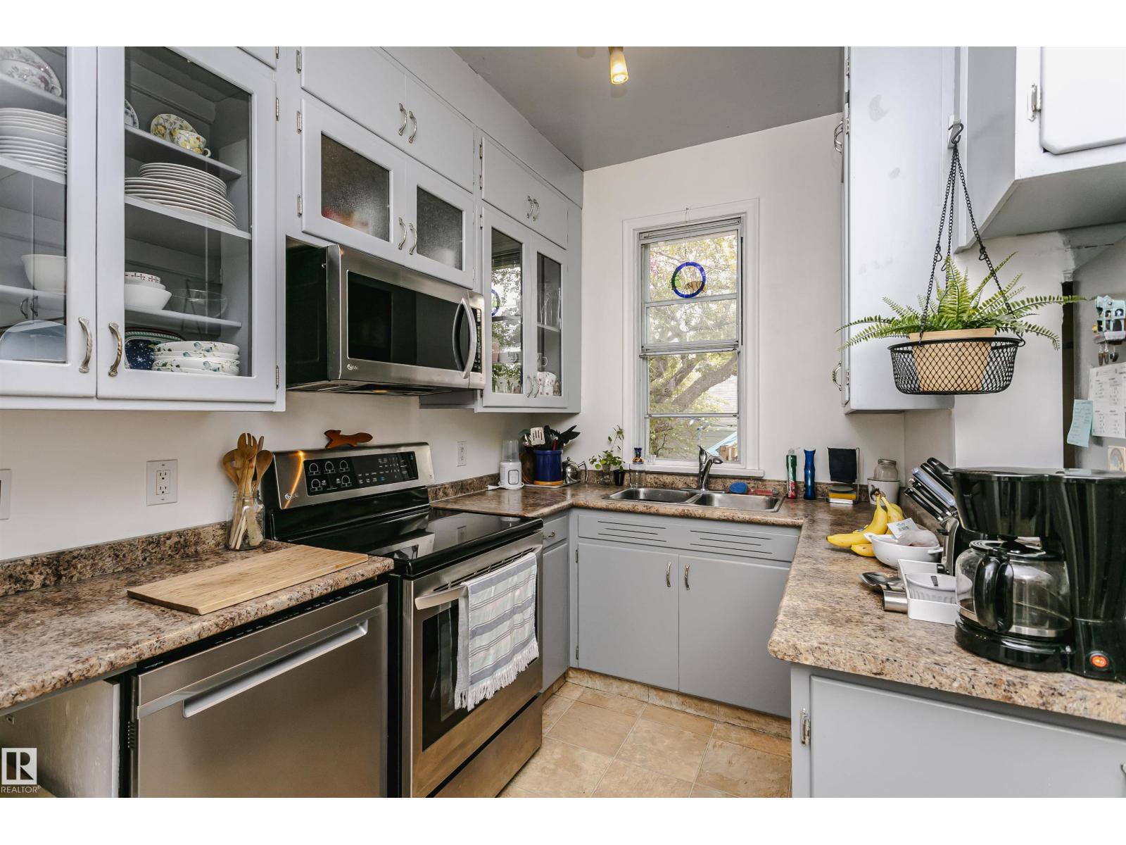 11616 94 ST NW - 10