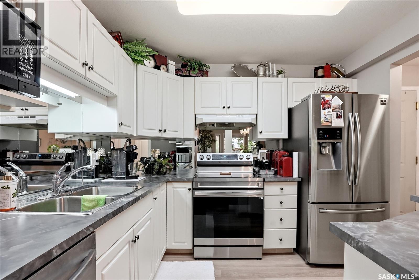 #107 100 1st AVENUE S - 13