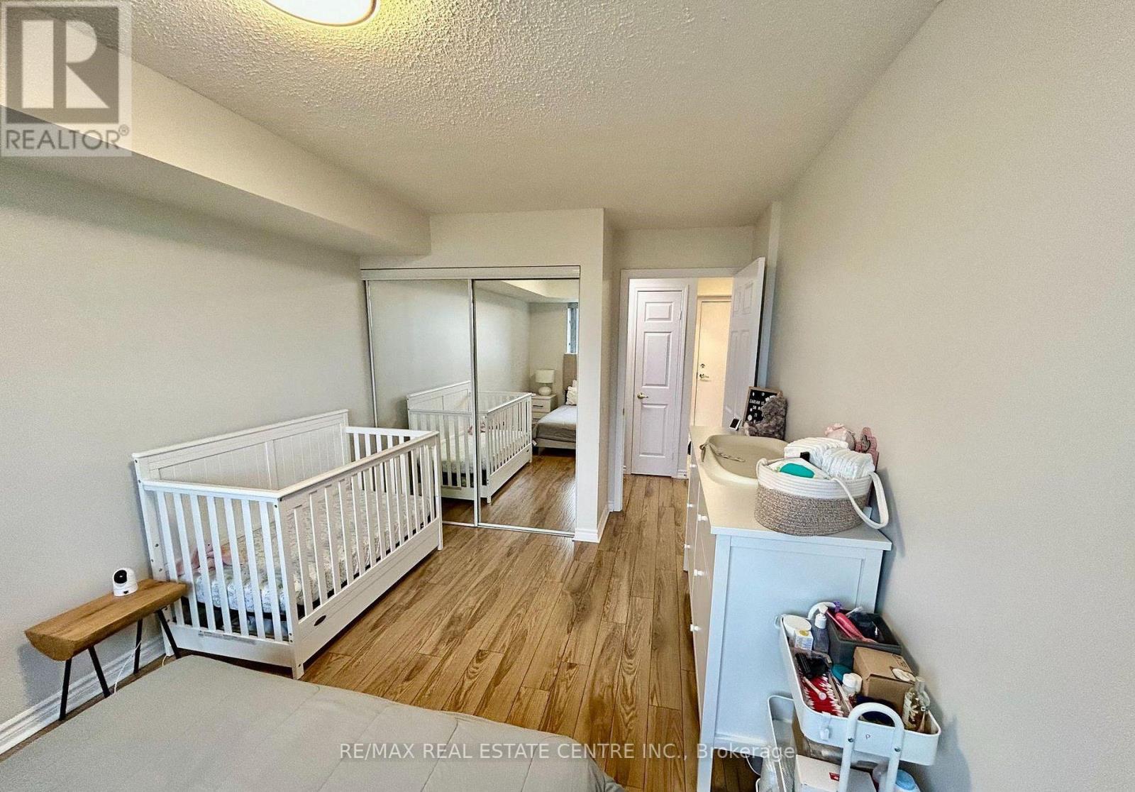 #1804 35 KINGSBRIDGE GARDEN CIRCLE - 5