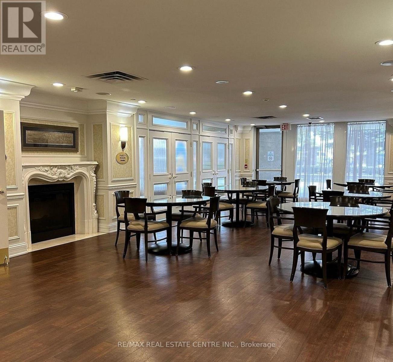 #1804 35 KINGSBRIDGE GARDEN CIRCLE - 9