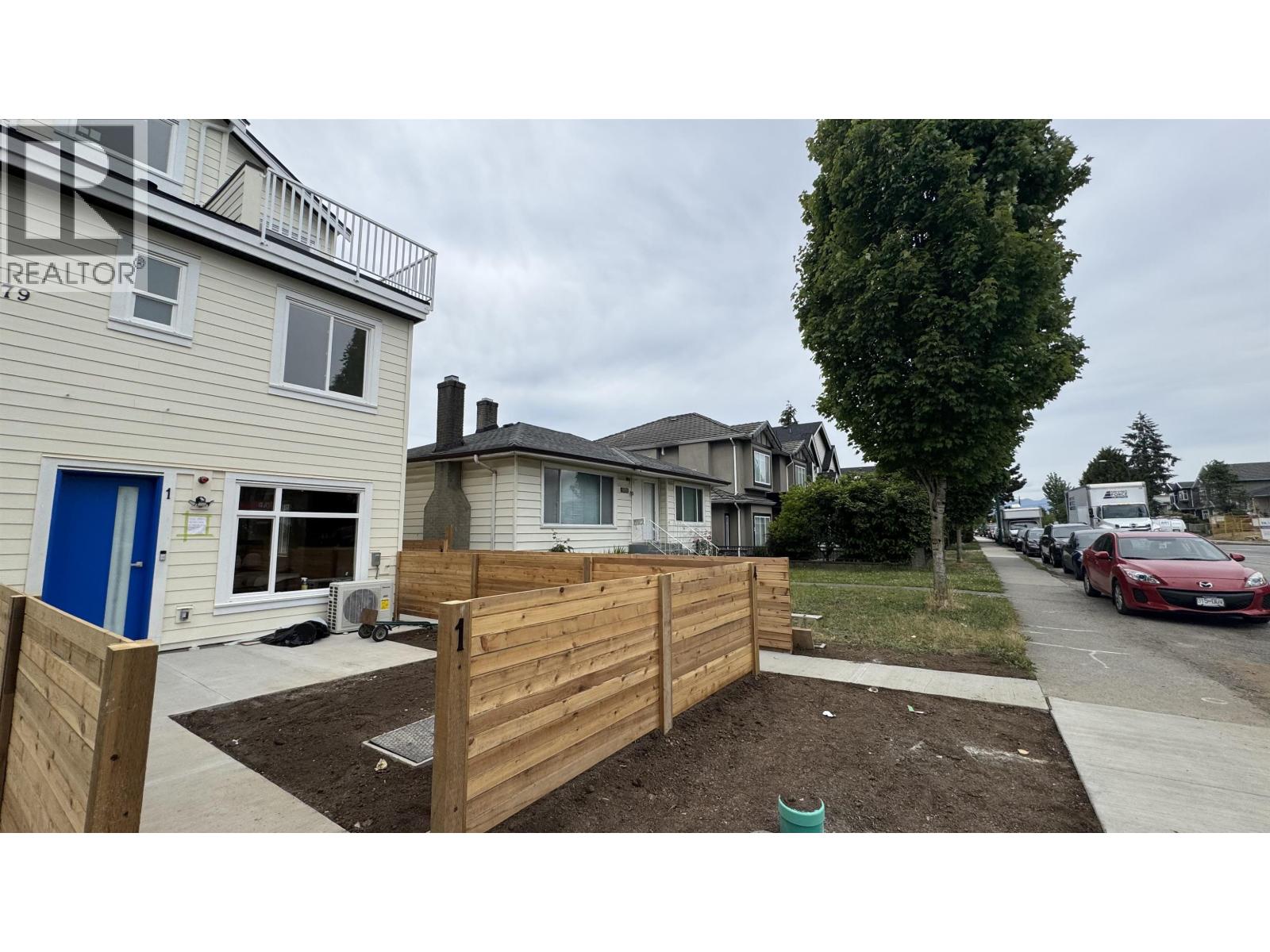 1 5779 CLARENDON STREET — photo 2