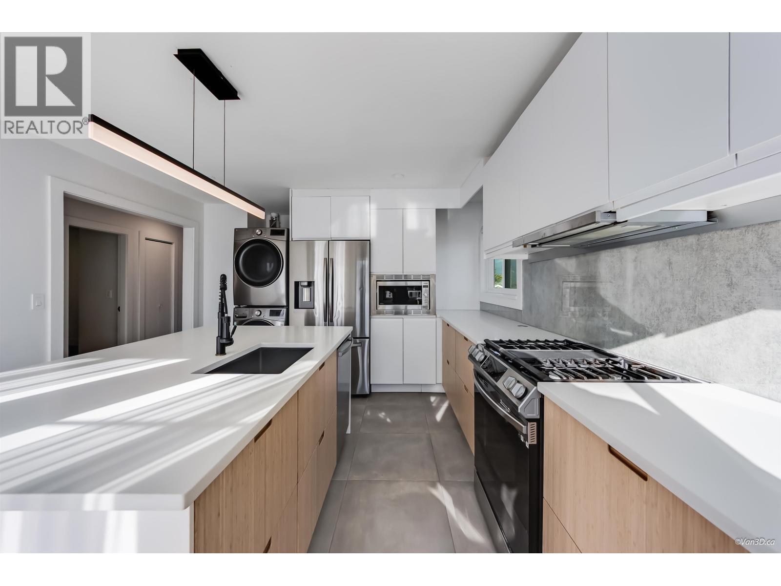 4346 DUNDAS STREET — photo 3
