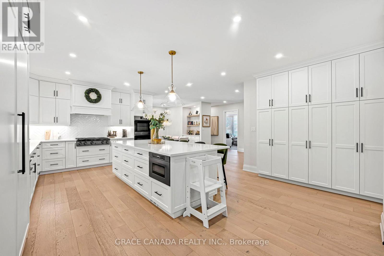 527 ONEIDA DRIVE - 10