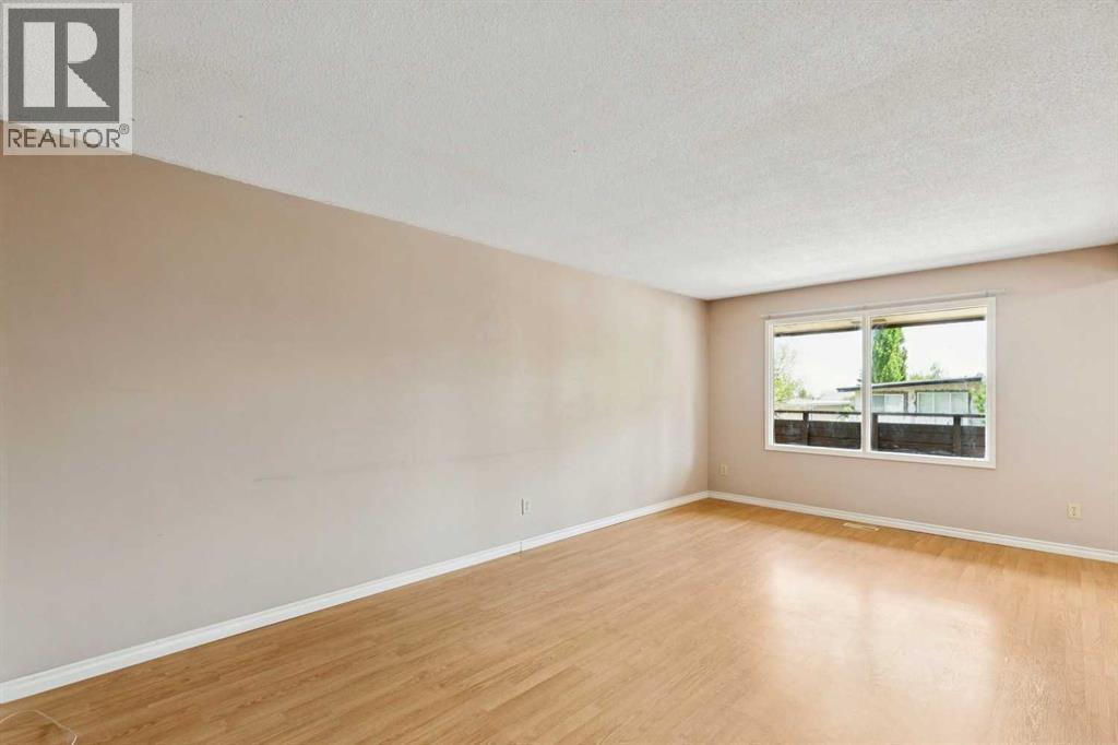 7833 Hunterquay Road NW - Image 3