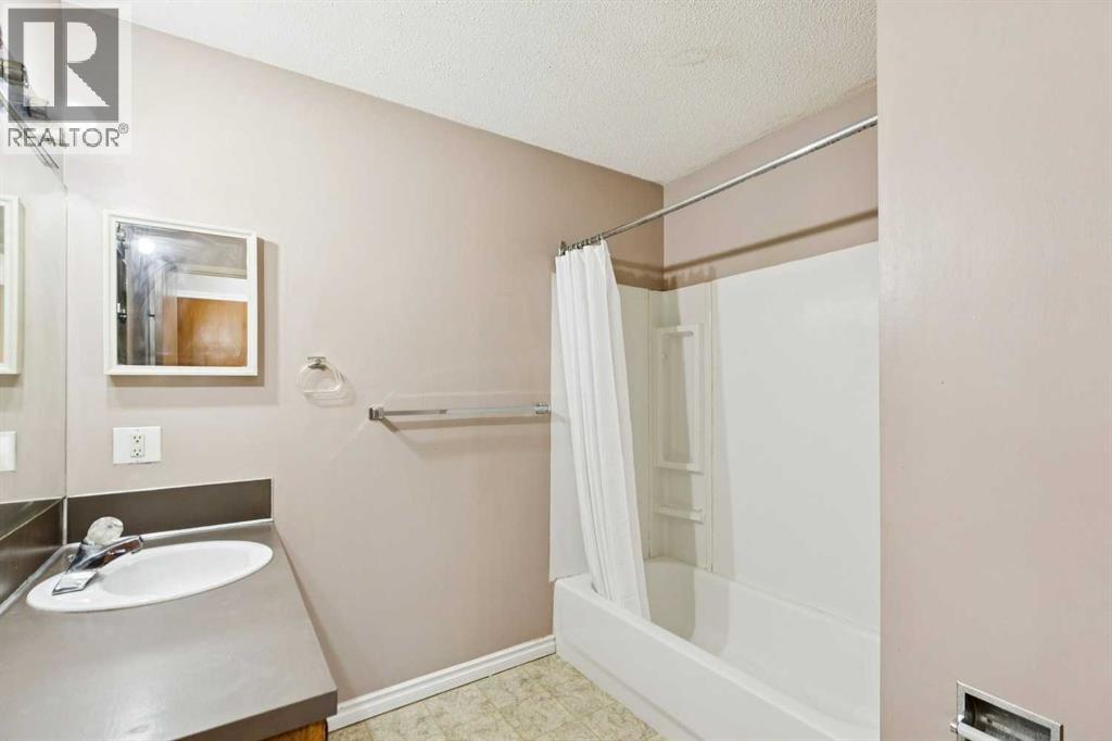 7833 Hunterquay Road NW - 8