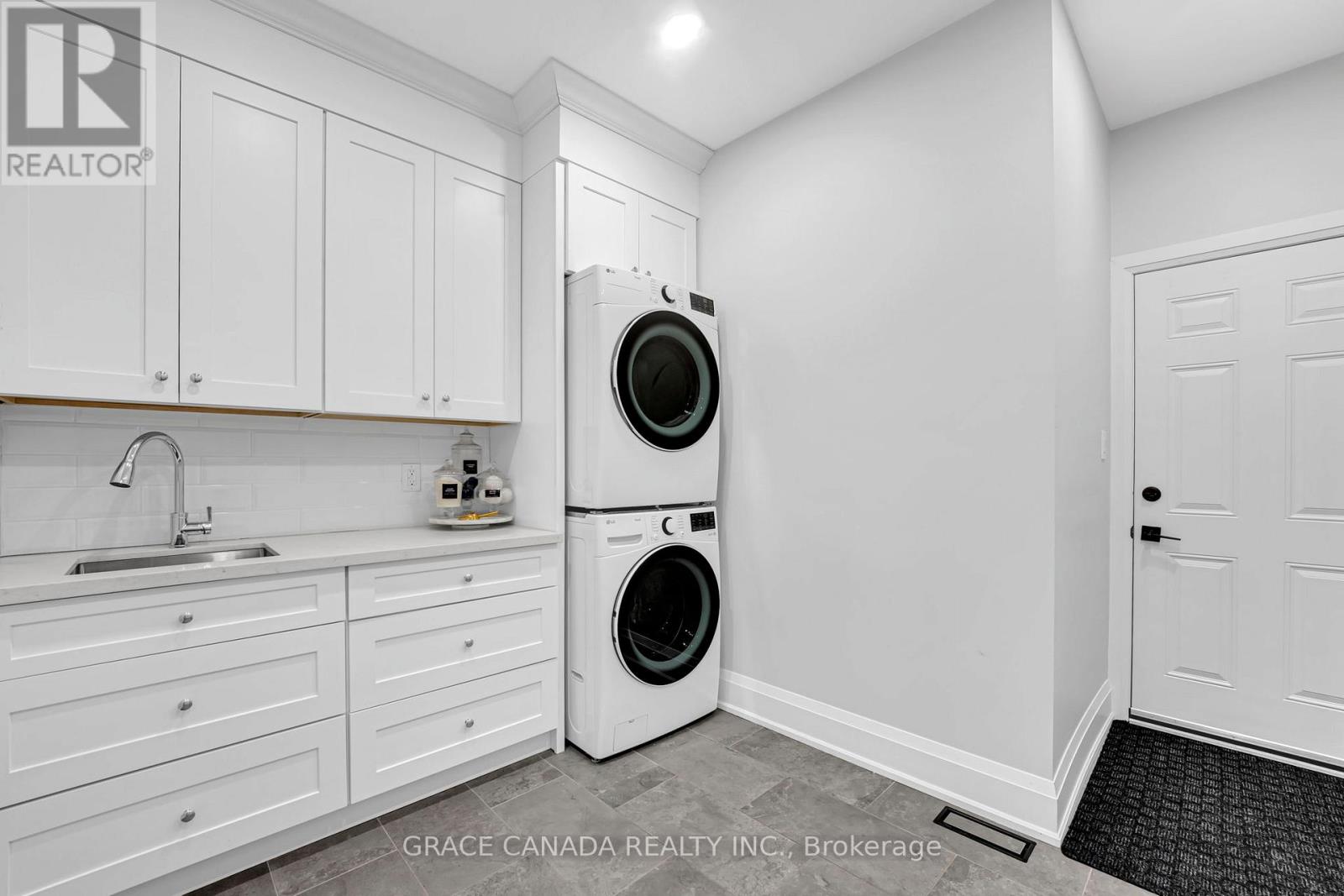 527 ONEIDA DRIVE - 12