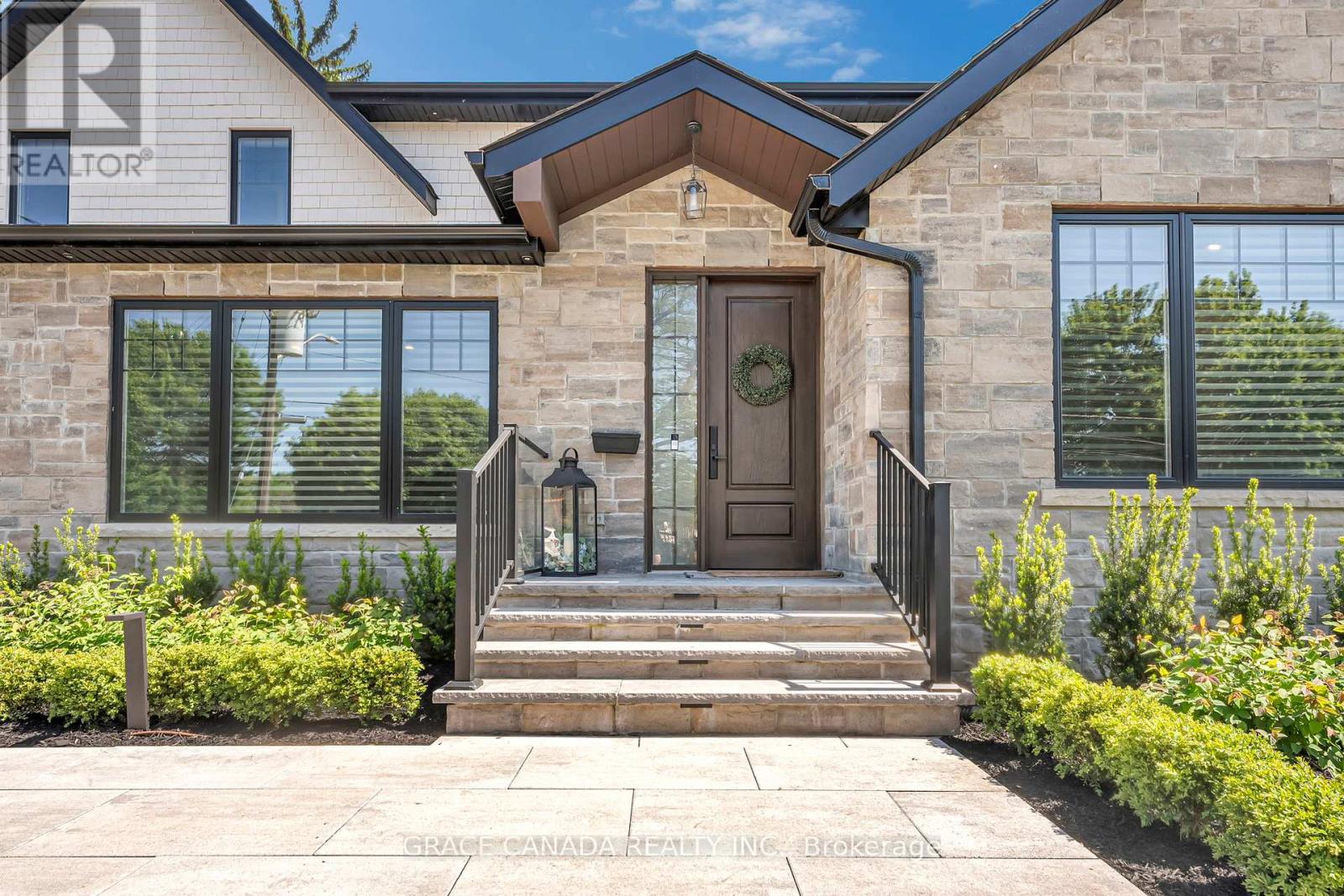 527 ONEIDA DRIVE - 2