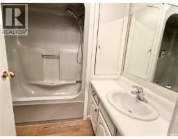 Laundry room - 405 3rd Avenue S, Leask, SK S0J1M0 Photo 11