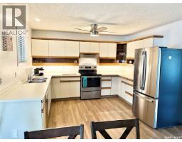 Living room - 405 3rd Avenue S, Leask, SK S0J1M0 Photo 6