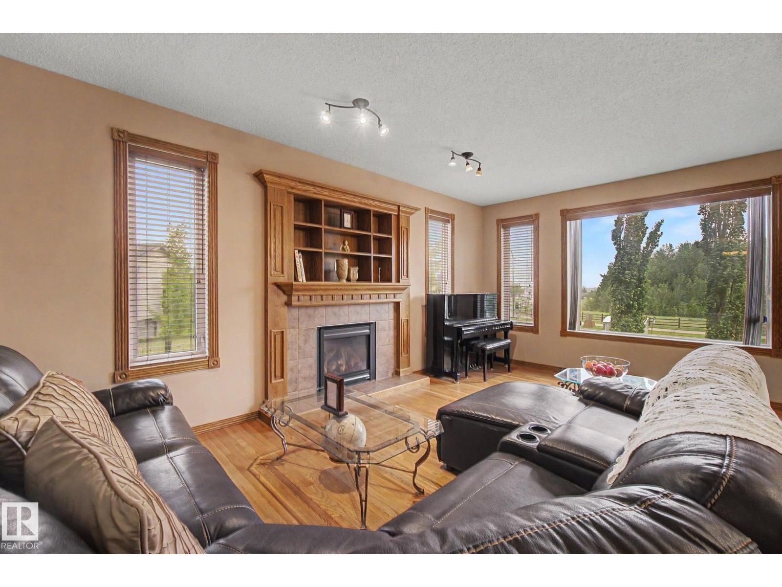 20703 90 AV NW - 3