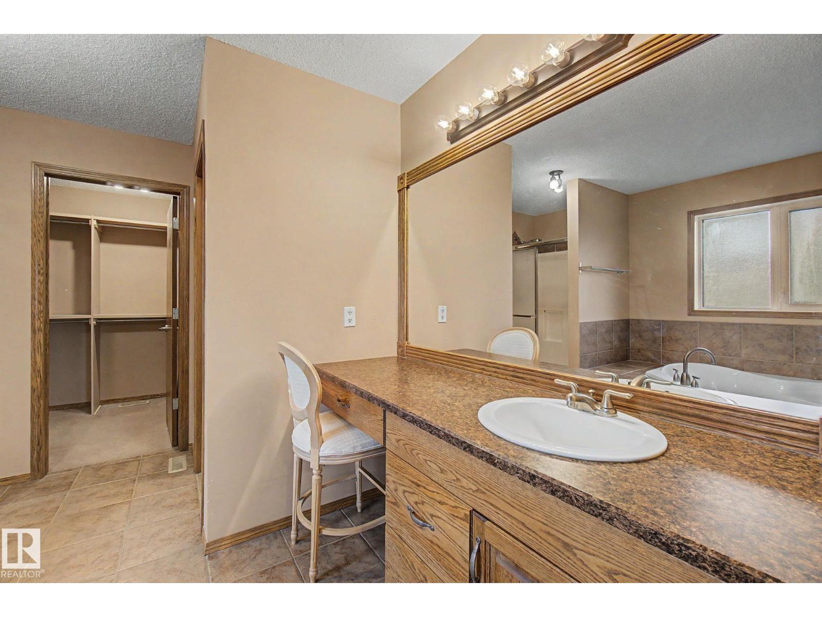 20703 90 AV NW - 31