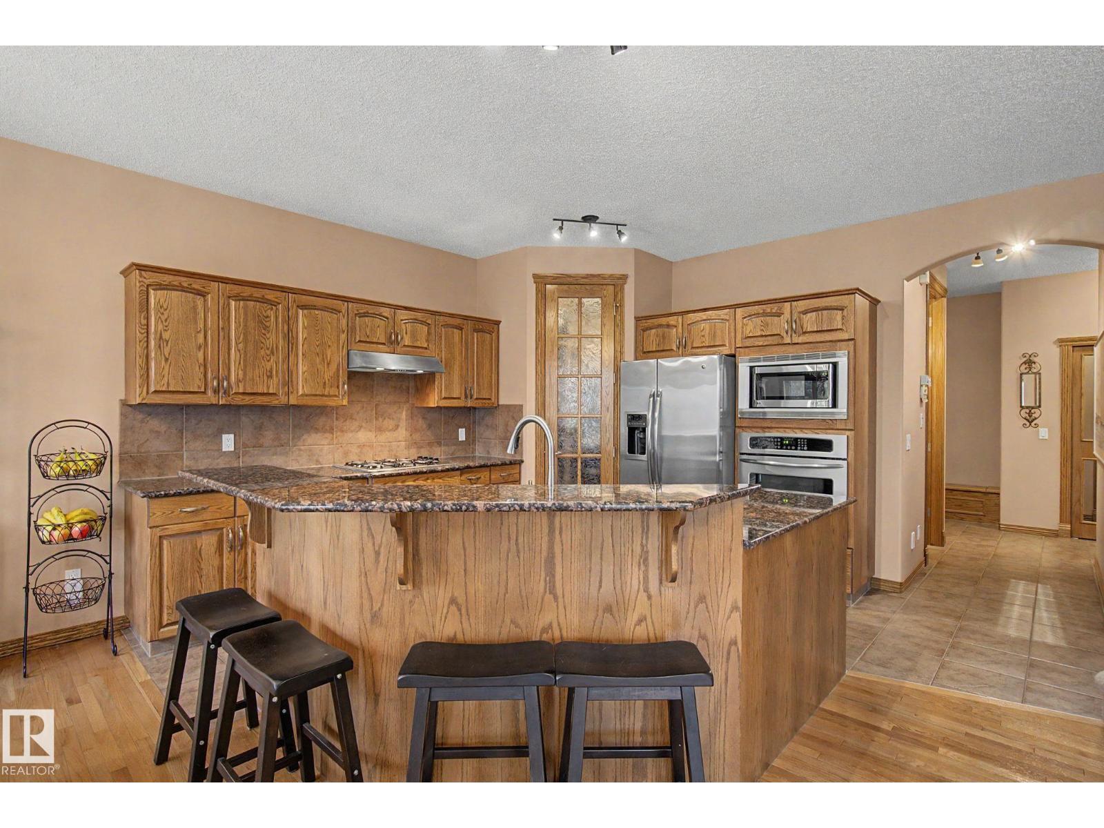 20703 90 AV NW - 7
