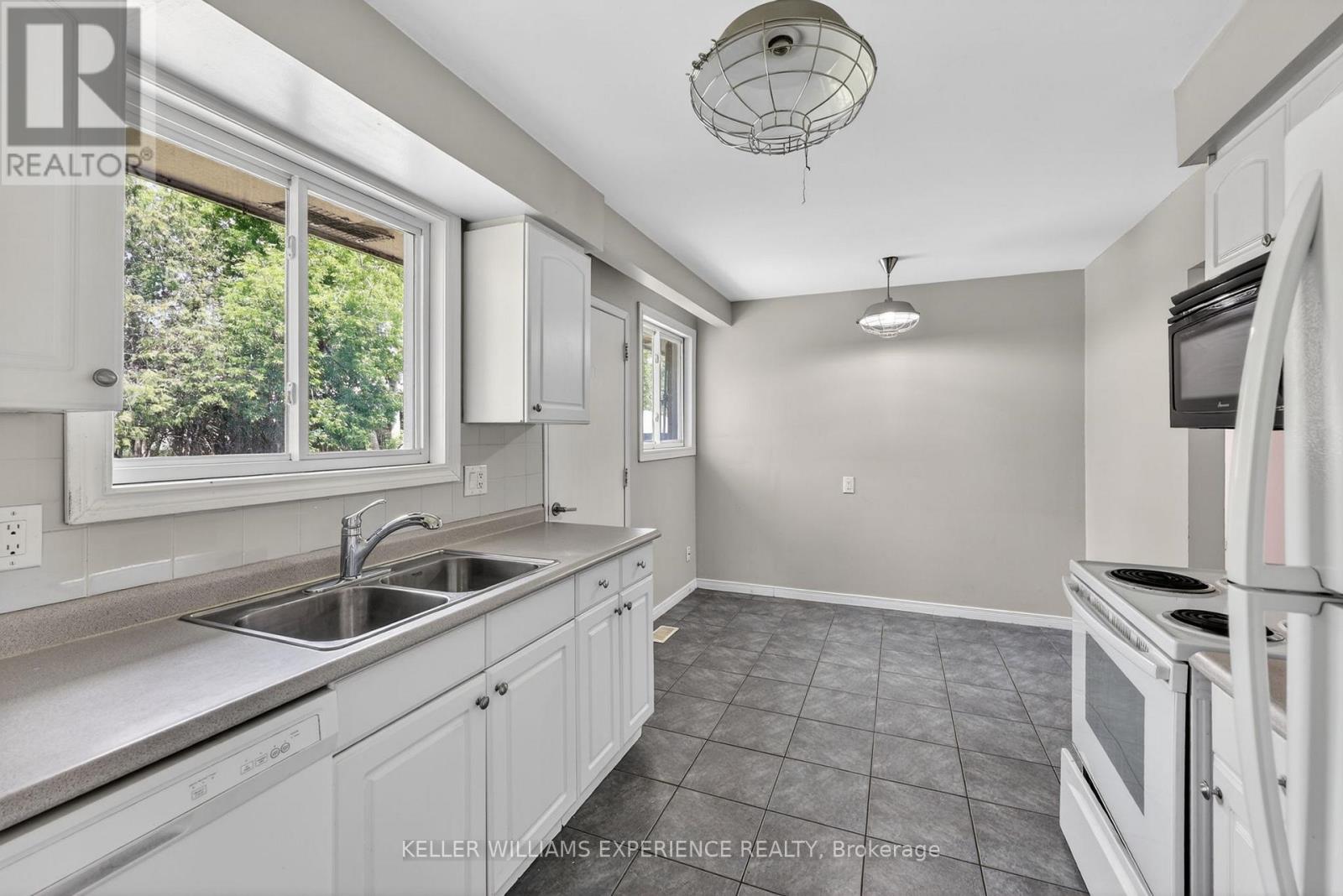 158 CUNDLES ROAD E - 12