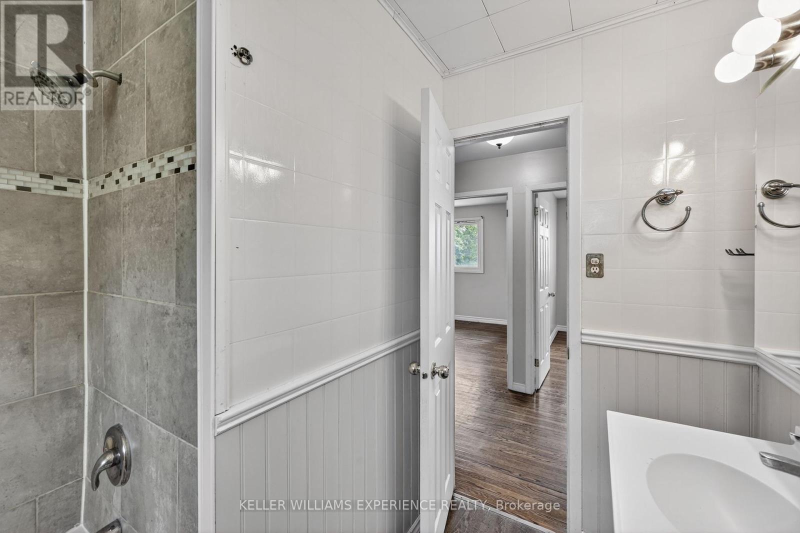 158 CUNDLES ROAD E - 24