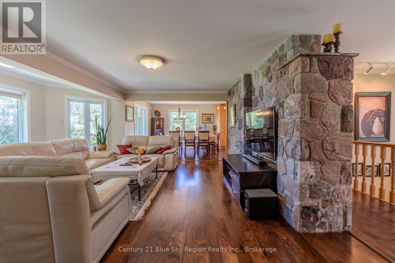 353 MACPHERSON DRIVE - 13