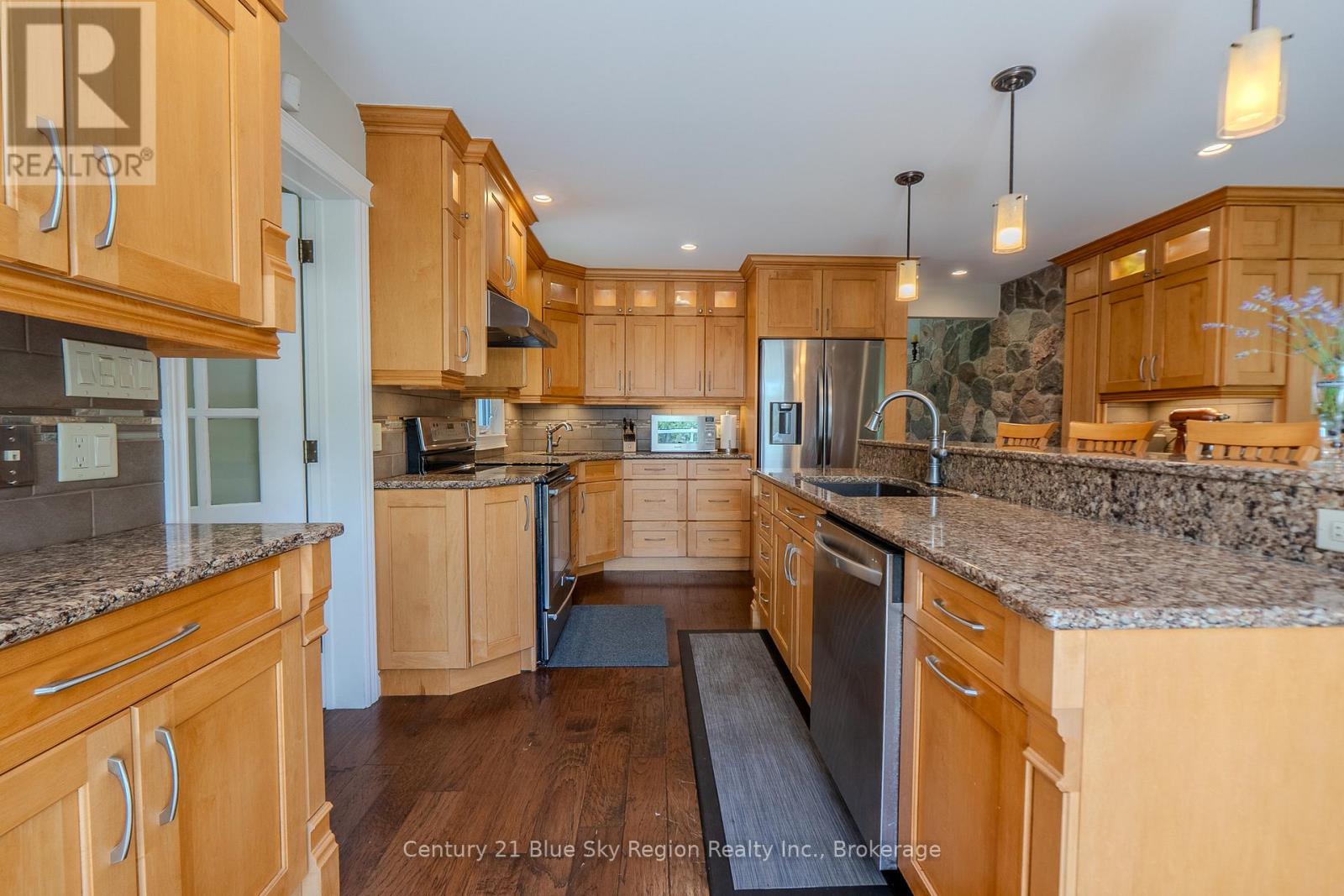 353 MACPHERSON DRIVE - 21