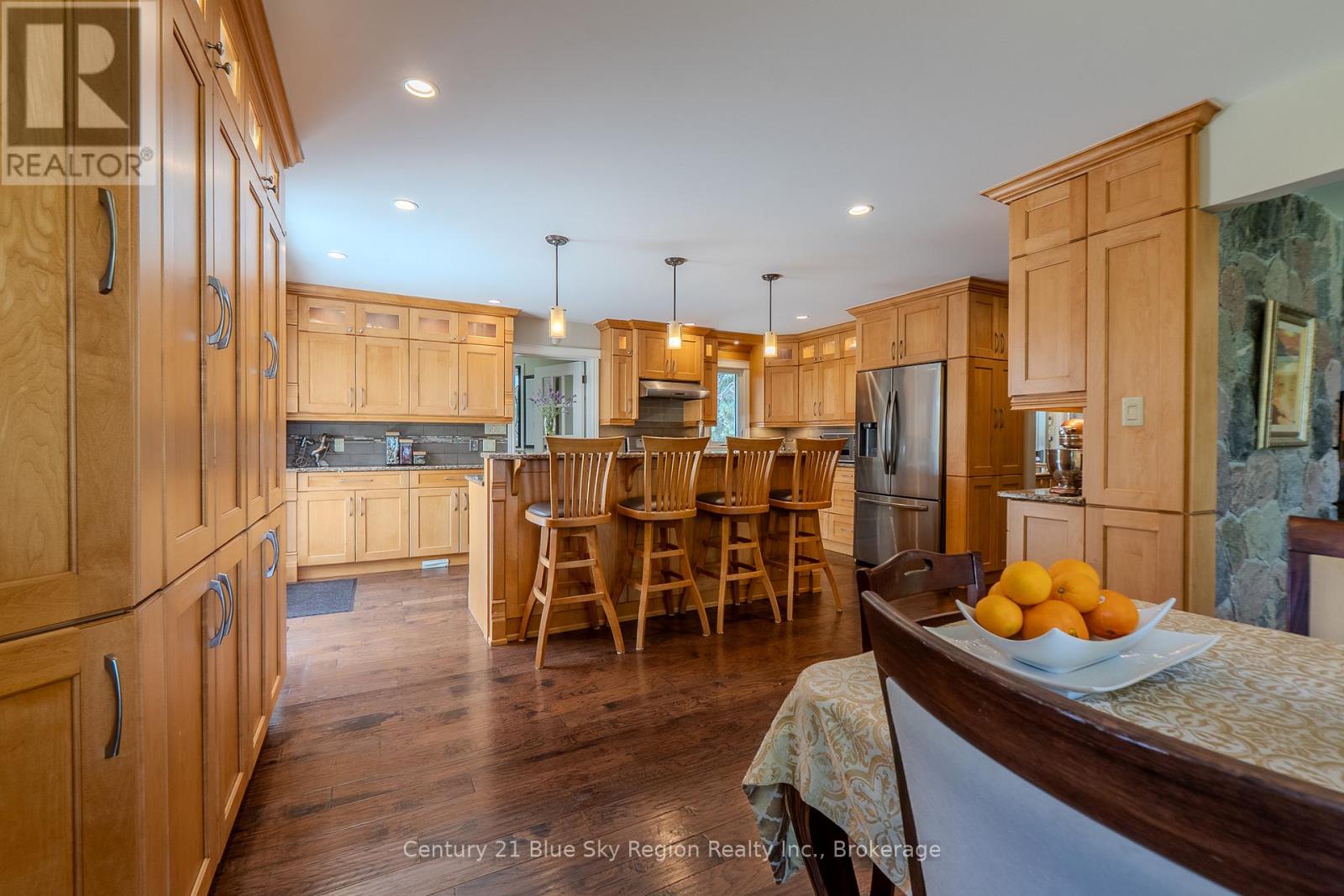 353 MACPHERSON DRIVE - 17